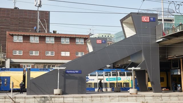 Neue Treppe im Hamburger Hauptbahnhof Neue Treppe im Hamburger Hauptbahnhof