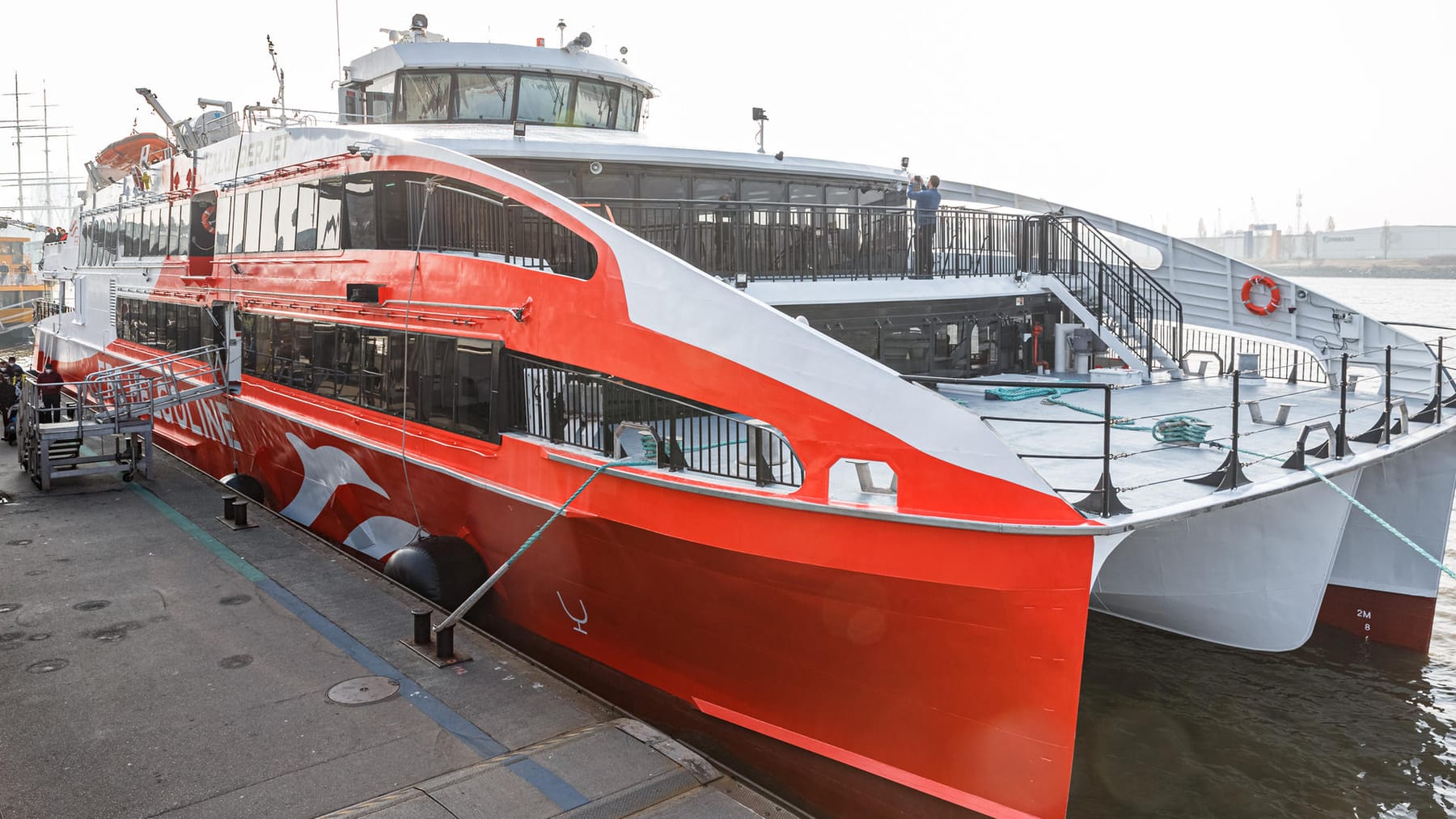 Von Hamburg Nach Helgoland: Fähre "Halunder Jet" Startet In Saison