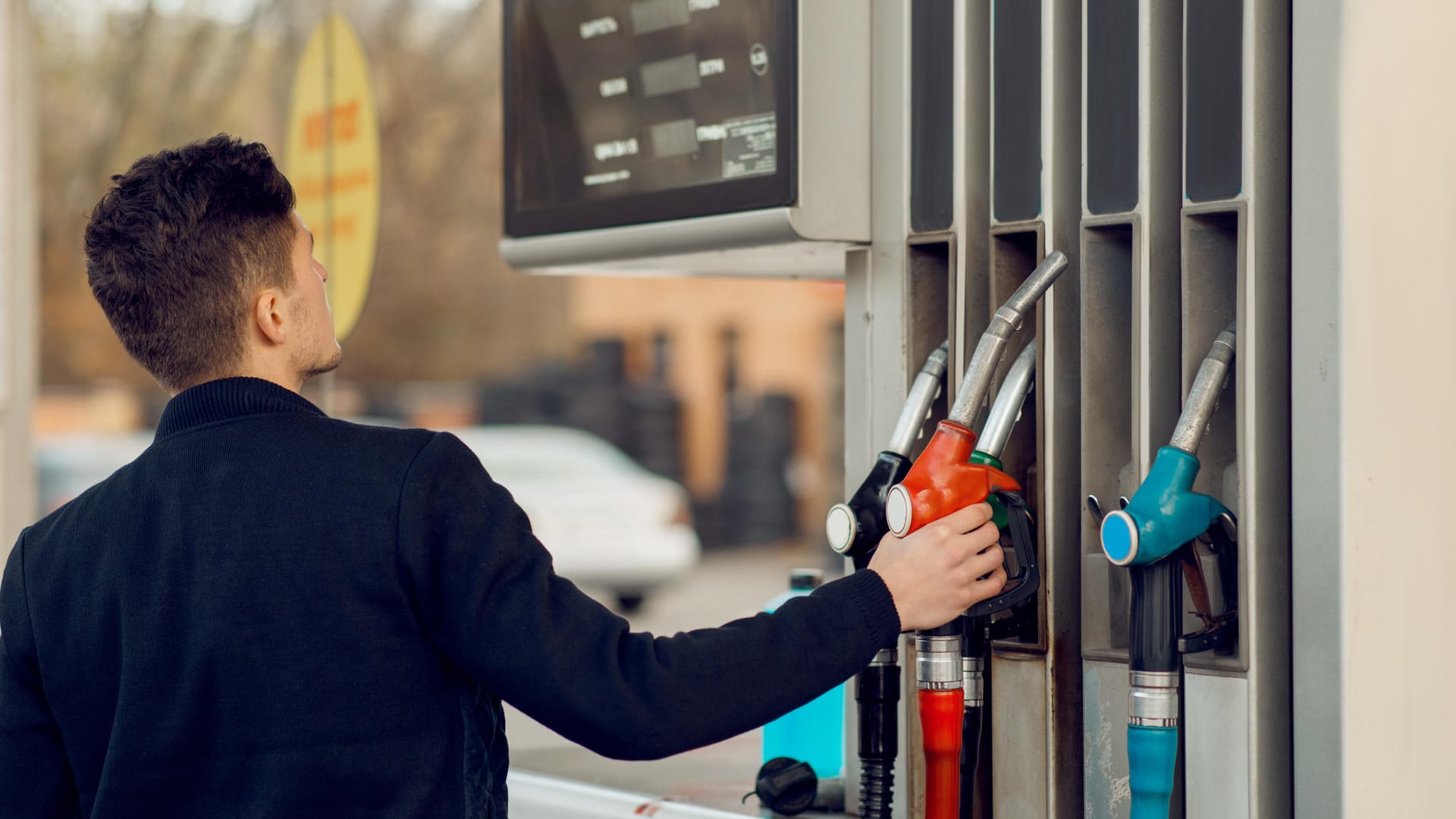 Tanken: Werden die Steuersenkungen beim Kraftstoff auch beim Verbraucher ankommen?