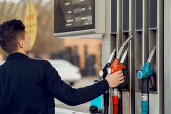 Tanken: Werden die Steuersenkungen beim Kraftstoff auch beim Verbraucher ankommen?