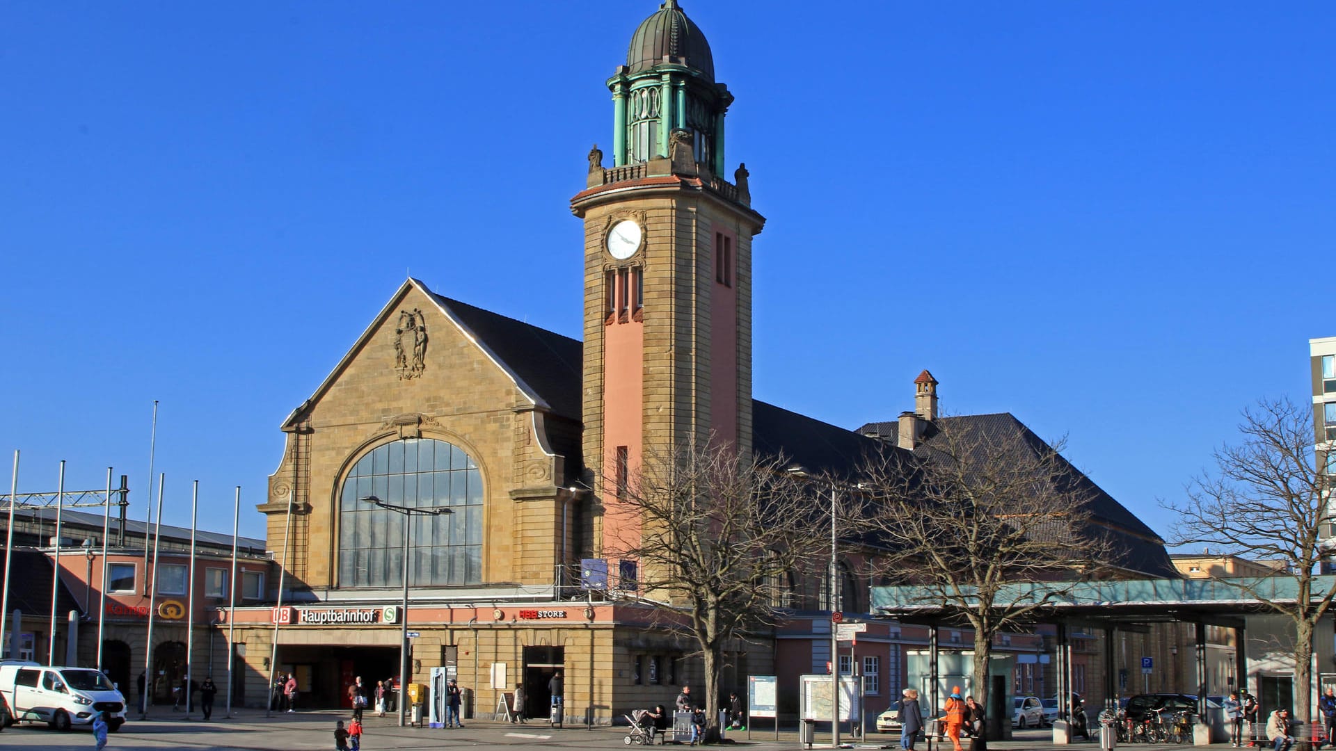 Der Hauptbahnhof von Hagen (Archivbild): Hier wäre beinahe ein 61 Jähriger von einem Zug erfasst worden.