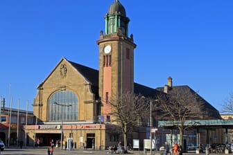 Der Hauptbahnhof von Hagen (Archivbild): Hier wäre beinahe ein 61 Jähriger von einem Zug erfasst worden.