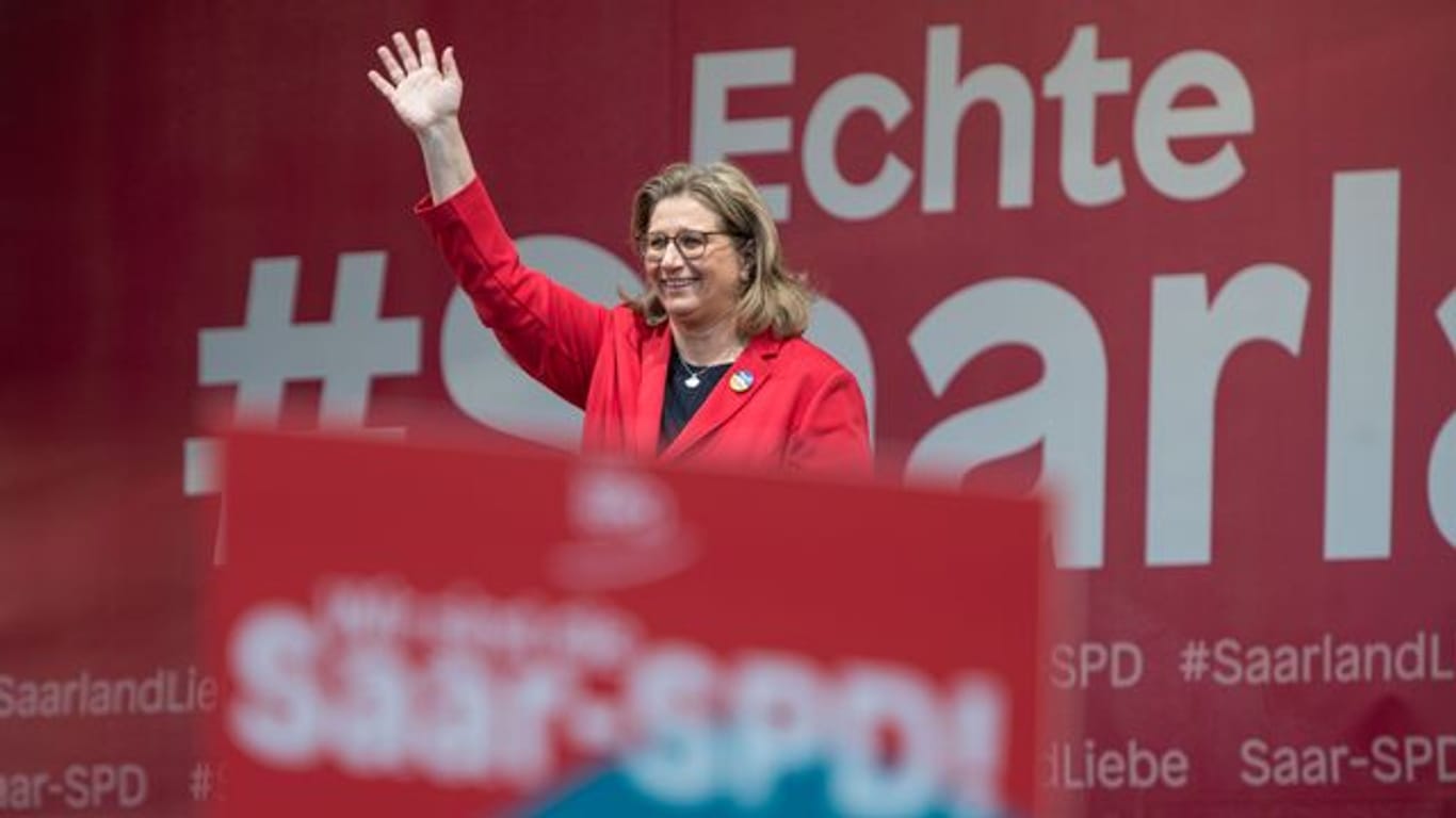 Die SPD-Spitzenkandidatin Anke Rehlinger liegt im Saarland Umfragen zufolge weit vor Ministerpräsident Tobias Hans.