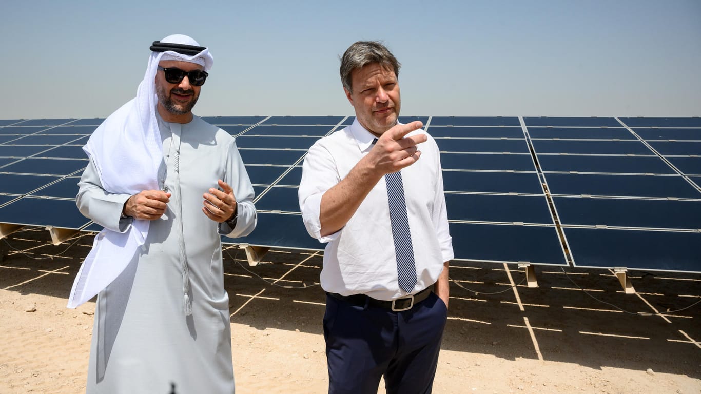 In Katar und den Vereinigten Arabischen Emiraten führte der Vizekanzler zahlreiche Gespräche über mögliche Energieimporte aus den Golfstaaten.