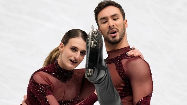 Gabriella Papadakis und Guillaume Cizeron liegen bei der WM in Führung.