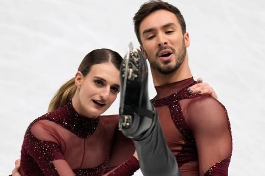 Gabriella Papadakis und Guillaume Cizeron liegen bei der WM in Führung.