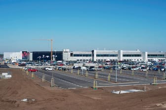 Teslas Gigafactory in Grünheide: Hier sollen Hunderttausende Autos jährlich gebaut werden.