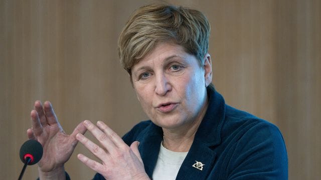 Bauministerin Razavi Bauministerin Razavi