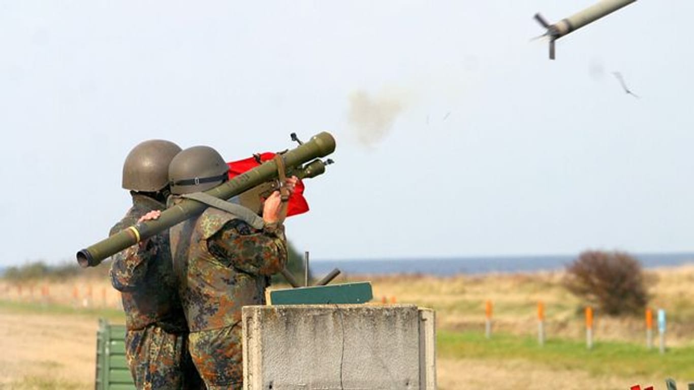 Bundeswehr-Reservisten üben mit der Luftabwehrrakete "Strela".