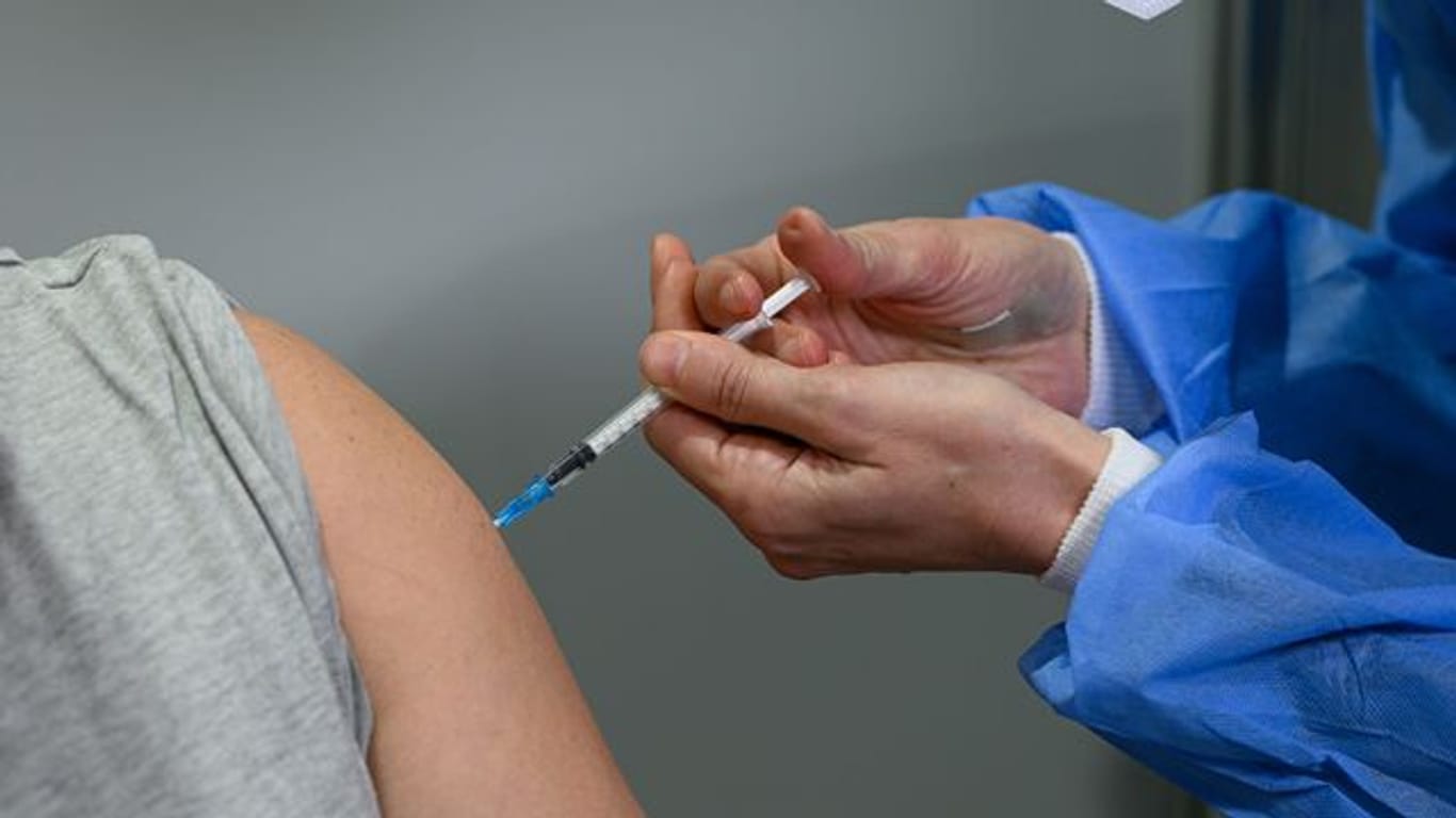 Bei Geimpften soll eine Covid-Infektion wie eine Booster-Impfung wirken.