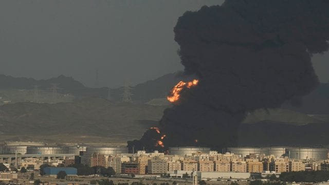 In der Nähe der Formel-1-Rennstrecke von Dschidda gab es eine Raketen-Attacke auf eine Anlage des Ölkonzerns Aramco.