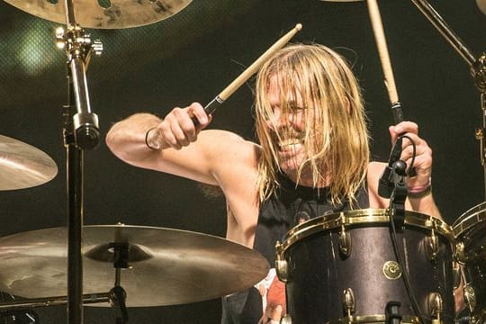 Schlagzeuger Taylor Hawkins starb mit nur 50 Jahren.