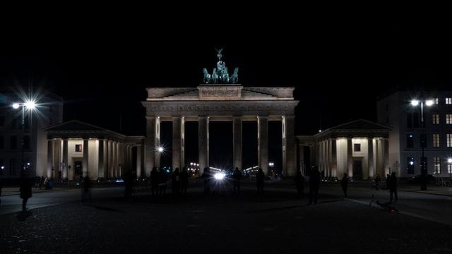 Das Brandenburger Tor bei der Earth Hour 2020.