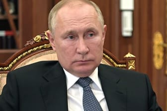 Russlands Präsident Wladimir Putin geht weiter gegen angebliche "Falschnachrichten" vor.