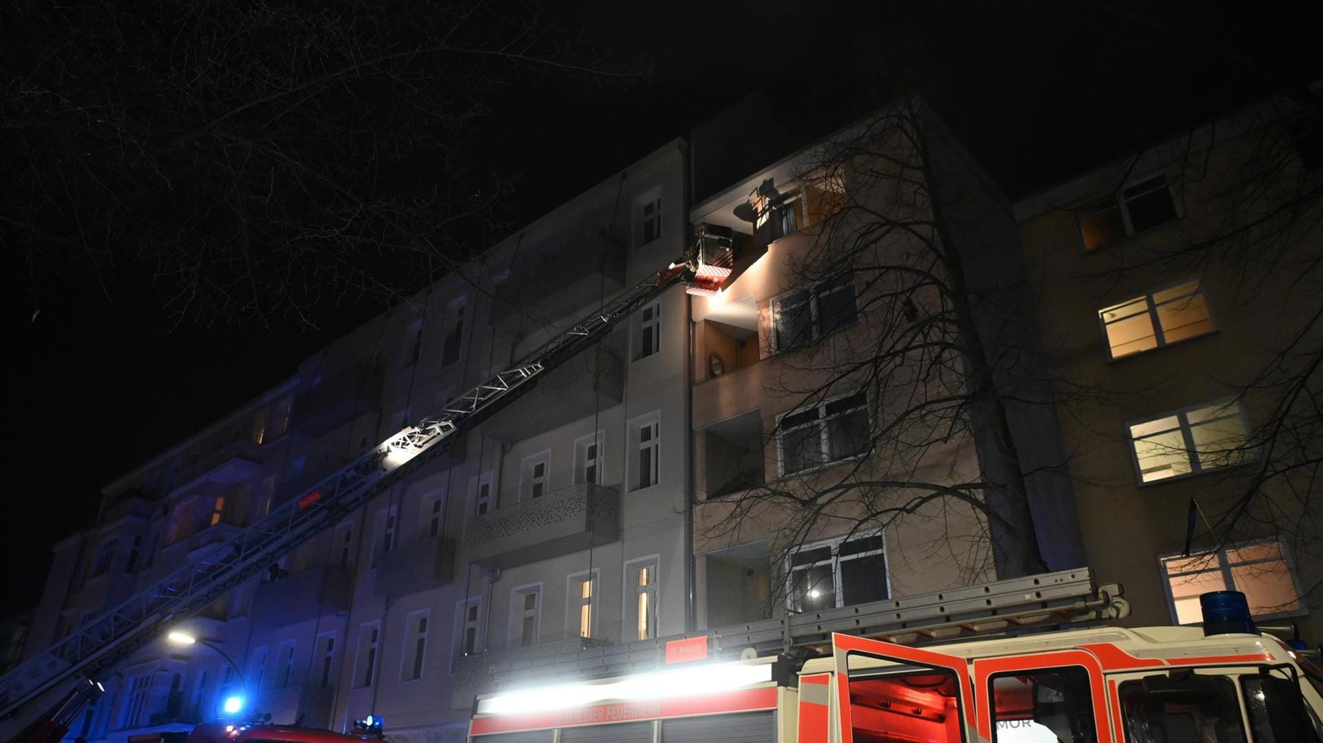 Brand in Seniorenunterkunft: Dutzende Kräfte waren im Einsatz.