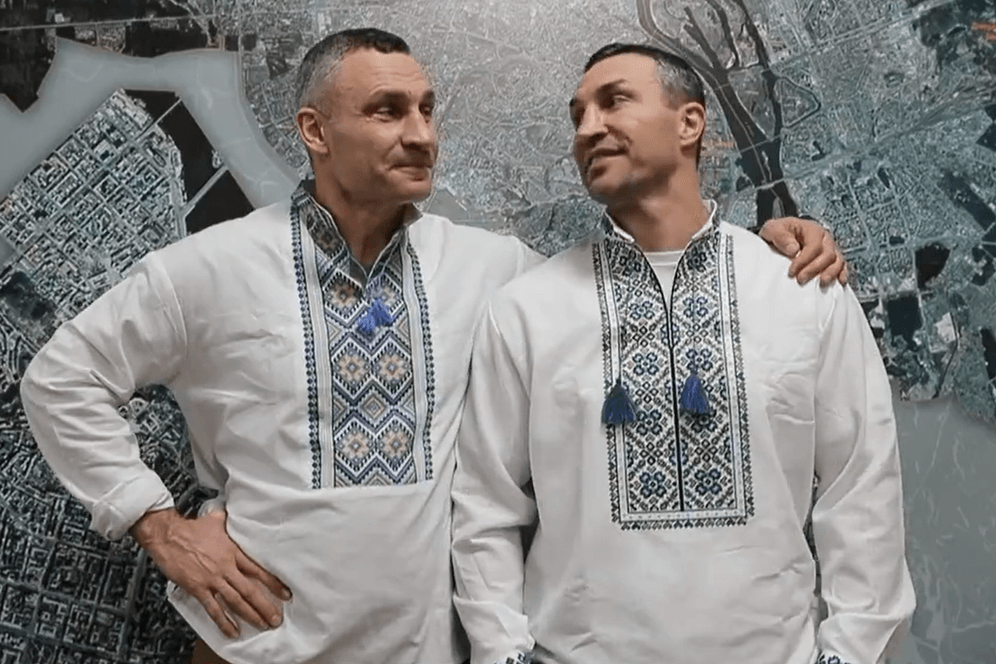 Die Klitschko-Brüder: Seit Wochen unterstützt Wladimir seinen älteren Bruder in Kiew.