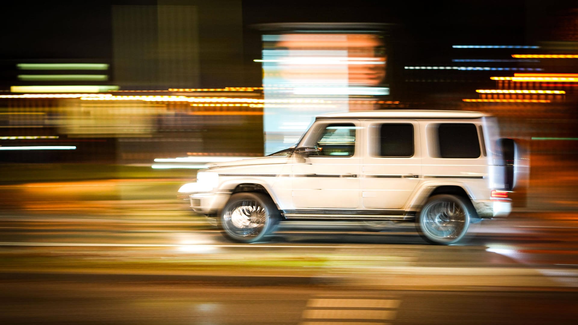 SUV auf der Straße (Symbolfoto): Die Geländewagen sind bei Klima-Aktivisten wegen ihrem hohen Verbrauch unbeliebt. SUV auf der Straße (Symbolfoto): Die Geländewagen sind bei Klima-Aktivisten wegen ihrem hohen Verbrauch unbeliebt.