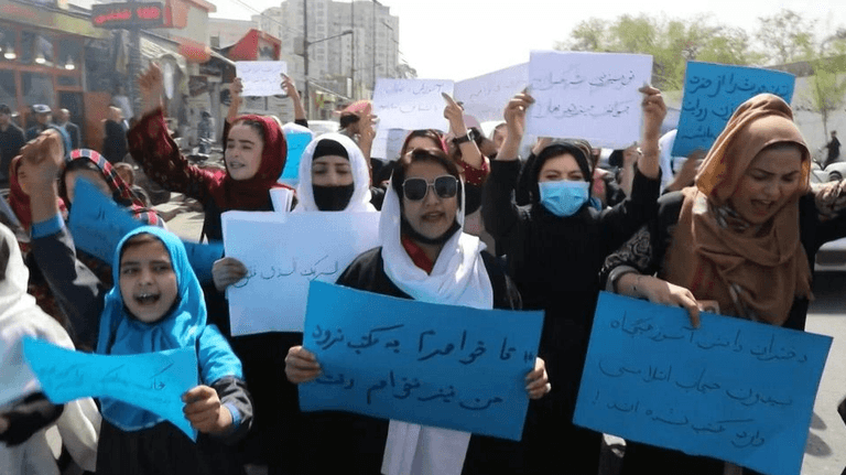 Proteste in Kabul: Frauen und Mädchen gingen in der afghanischen Hauptstadt auf die Straße.
