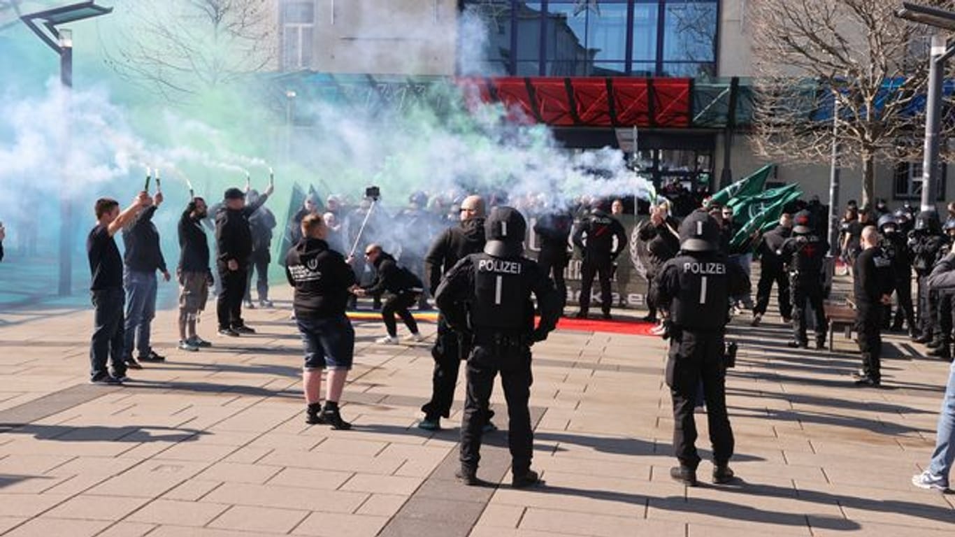 Aufmarsch der rechtsextremen Kleinstpartei "Neue Stärke"