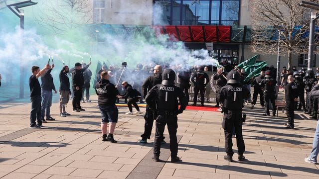 Aufmarsch der rechtsextremen Kleinstpartei "Neue Stärke"