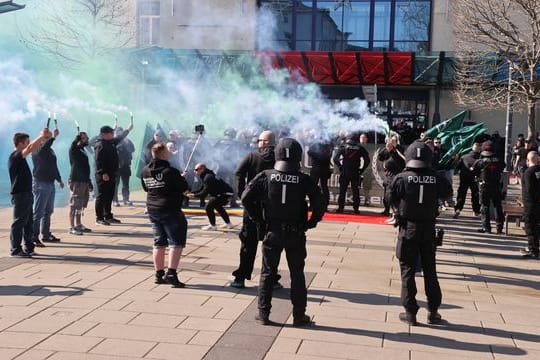 Aufmarsch der rechtsextremen Kleinstpartei "Neue Stärke"