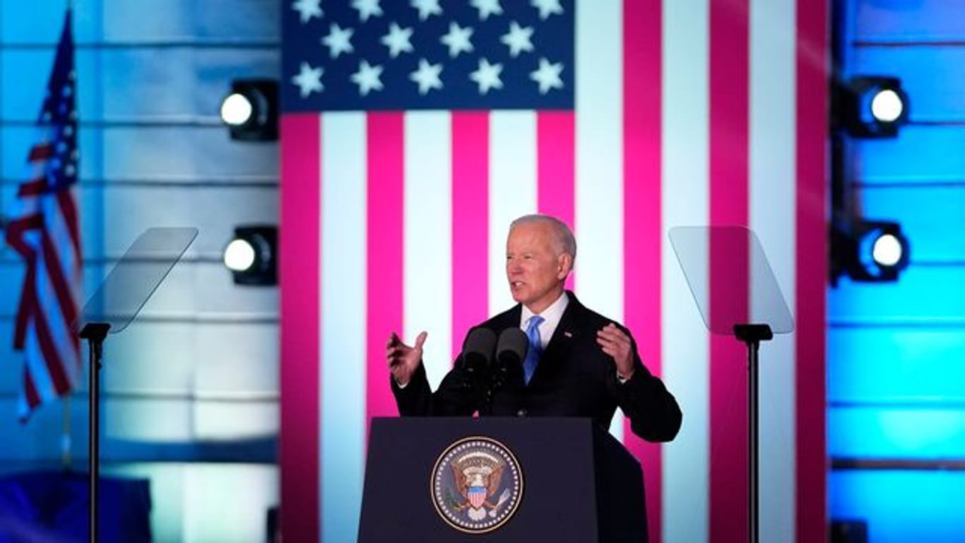 US-Präsident Joe Biden hält eine Rede im Warschauer Königsschloss.