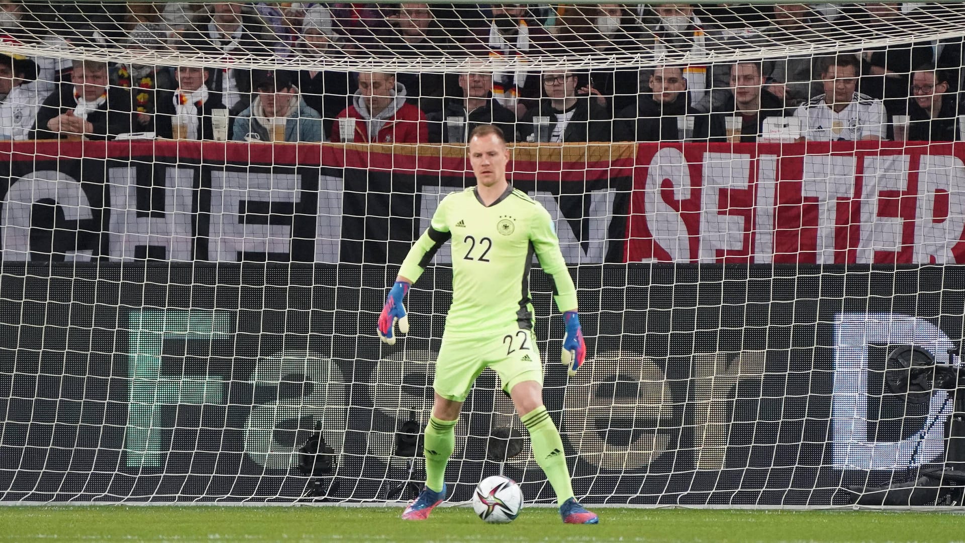 Marc-André ter Stegen (bis 45. Minute): Musste keinen Ball halten, war dafür sehr aufmerksam, wenn seine Vorderleute durch hohes Pressing unter Druck gerieten und ihn als Anspielstation brauchten. Note 3