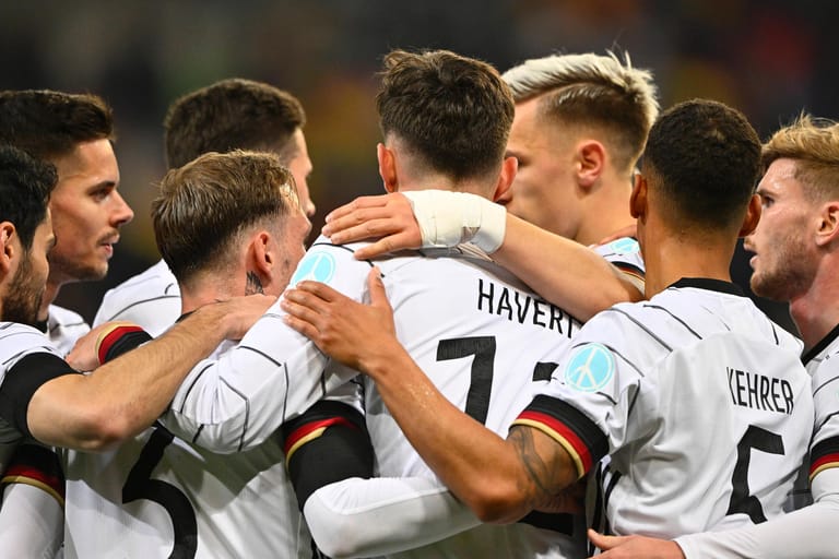 Jubeltraube: Die DFB-Spieler freuen sich über den 1:0-Treffer gegen Israel durch Kai Havertz.