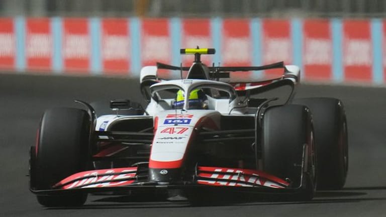Haas-Pilot Mick Schumacher war in der Qualifikation mit hoher Geschwindigkeit seitlich in die Streckenbegrenzung gekracht.