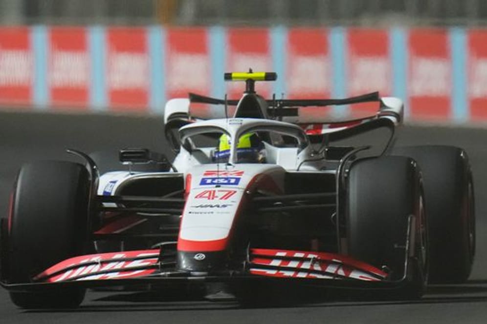 Haas-Pilot Mick Schumacher war in der Qualifikation mit hoher Geschwindigkeit seitlich in die Streckenbegrenzung gekracht.