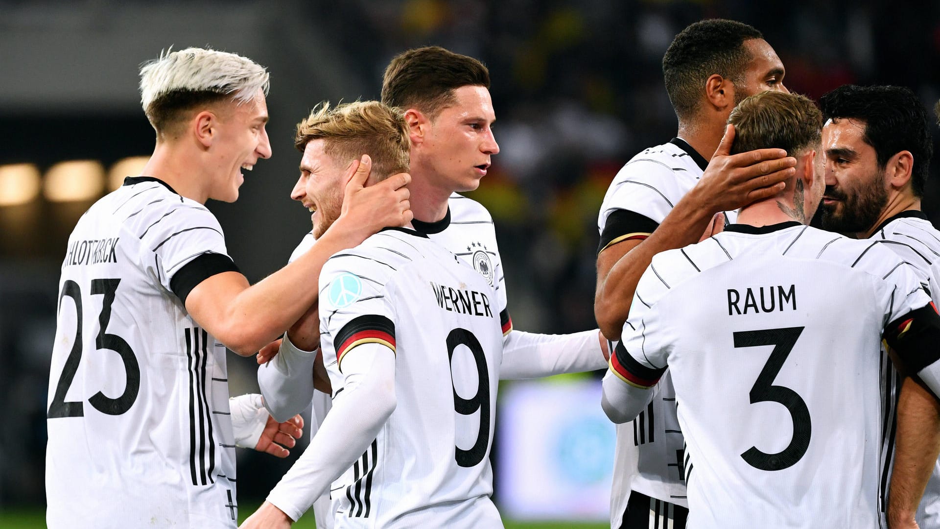 Flicks Siegesserie als Bundestrainer geht auch gegen Israel weiter. Dabei stechen gerade die jüngeren Spieler heraus. Ein Weltmeister bleibt hinter den Erwartungen zurück.