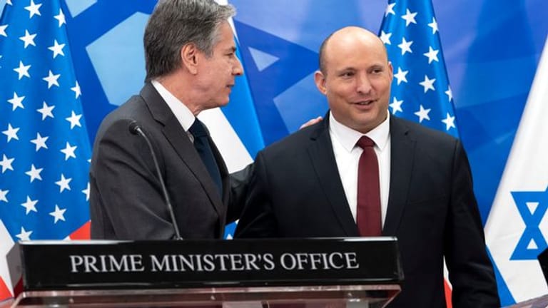 US-Außenminister Antony Blinken (l) und der israelische Premierminister Naftali Bennett in Jerusalem.