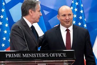 US-Außenminister Antony Blinken (l) und der israelische Premierminister Naftali Bennett in Jerusalem.