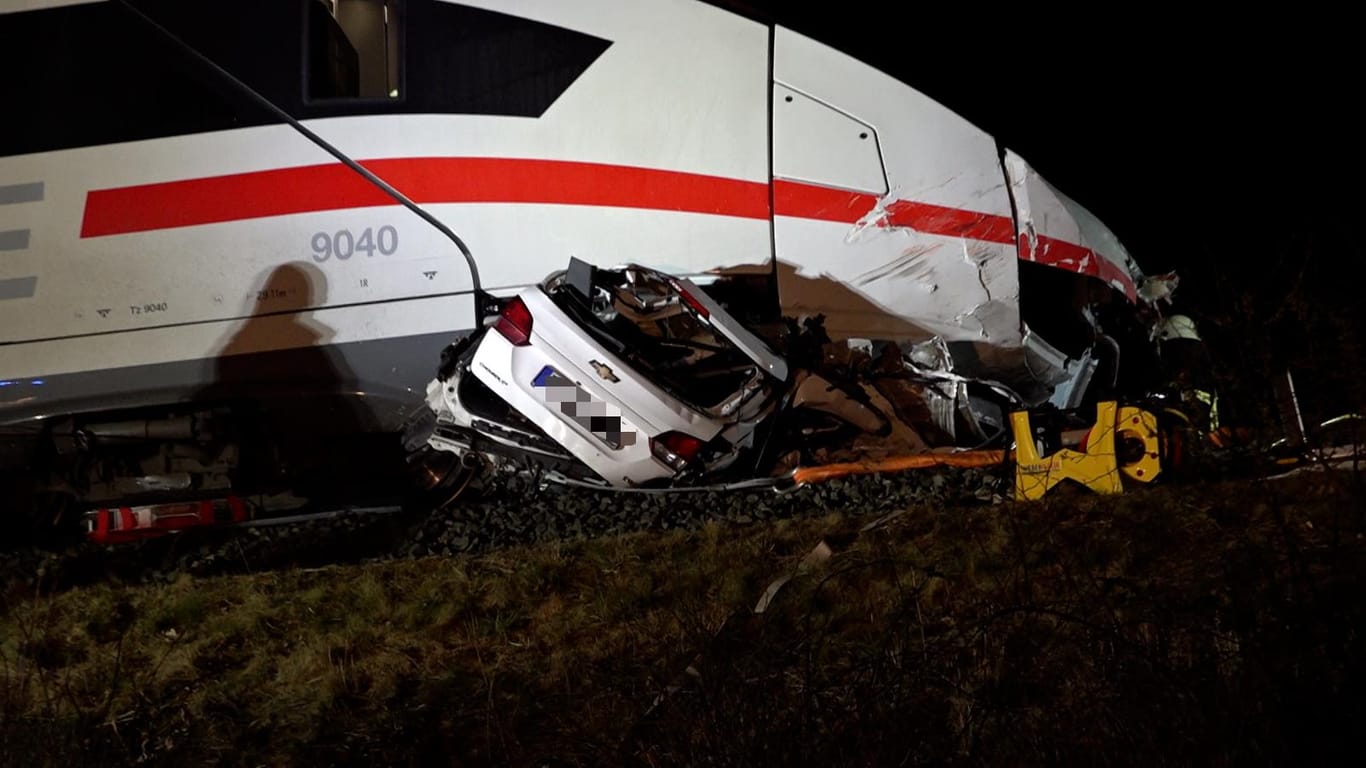 Unfall in Peine: Bei dem Zusammenstoß entstand ein Sachschaden von rund 750.000 Euro.