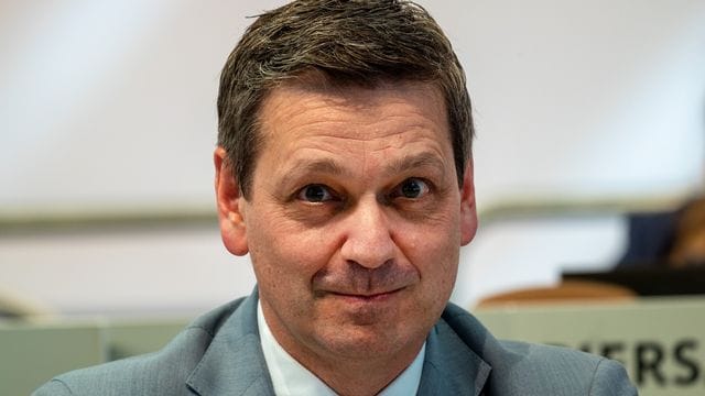 Christian Baldauf sitzt beim Landesparteitag in Wittlich im Präsidium.