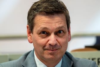 Christian Baldauf sitzt beim Landesparteitag in Wittlich im Präsidium.