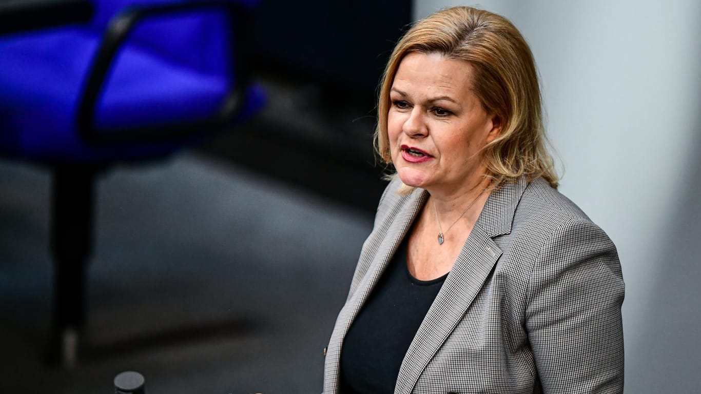 Nancy Faeser: Die Innenministerin will ukrainische Geflüchtete nicht an der deutschen Grenze aufhalten.