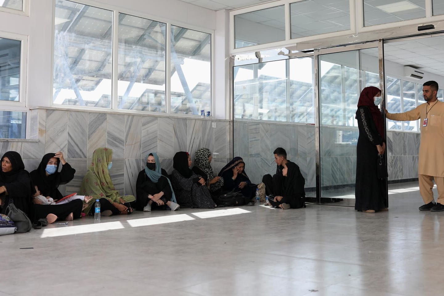 Flughafen Kabul, Afghanistan (Archiv): Ab Montag soll Insidern zufolge die Regelung gelten, nach der afghanische Frauen nicht ohne männliche Begleitung fliegen dürfen.