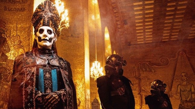 Ghost: Hinter der Figur Papa Emeritus (l.) steckt der Schwede Tobias Forge.