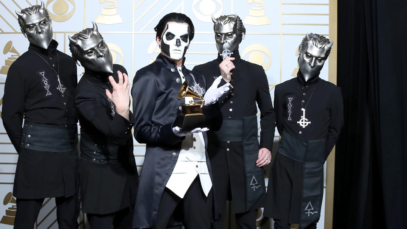 Einen Grammy haben Ghost übrigens auch schon: 2016 erhielten sie diesen für ihren Song "Cirice".