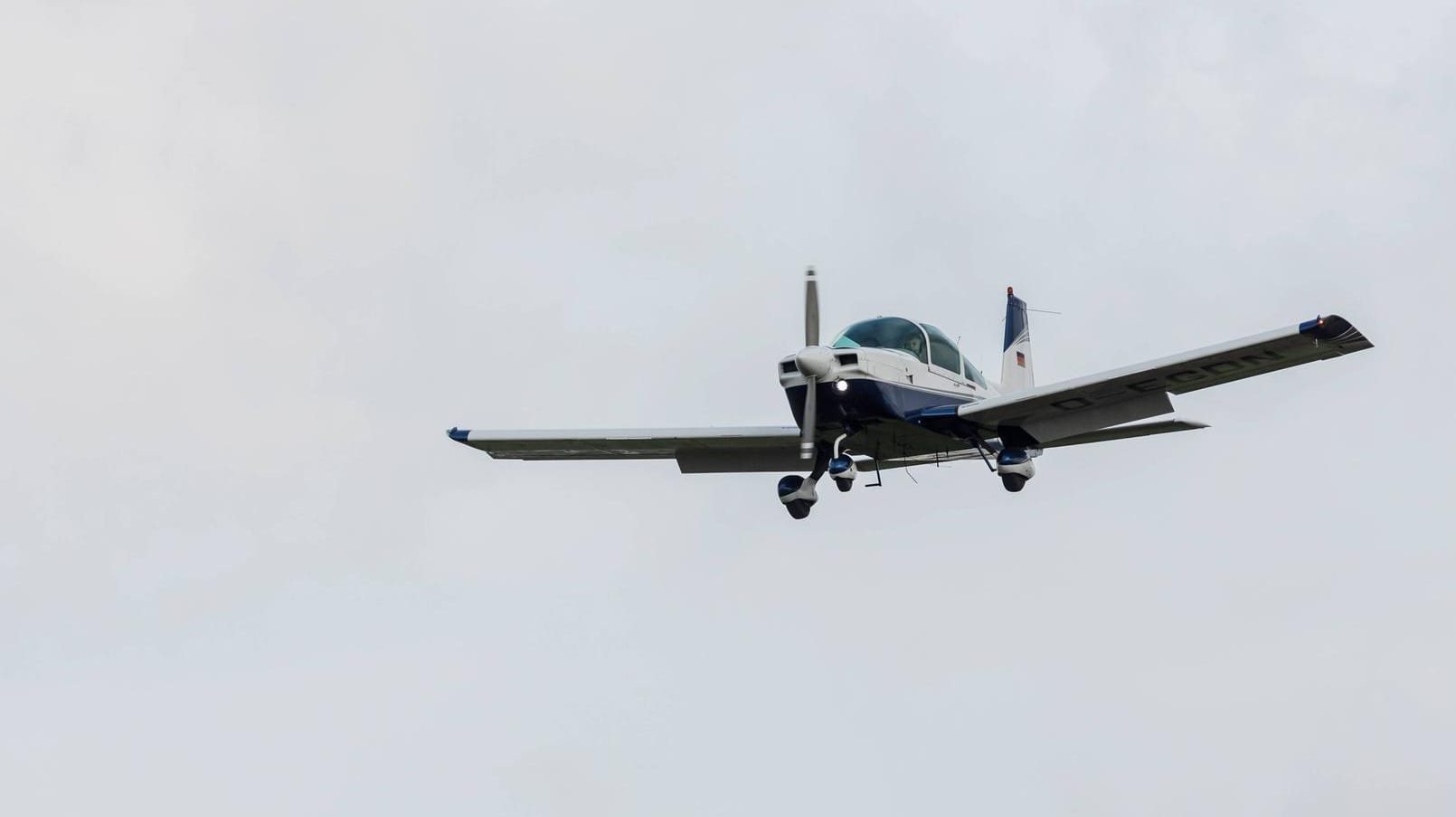 Kleinflugzeug von Grumman (Symbolbild): Eine ähnliche Maschine ist in Konstanz in ein Waldstück gekracht. Kleinflugzeug von Grumman (Symbolbild): Eine ähnliche Maschine ist in Konstanz in ein Waldstück gekracht.