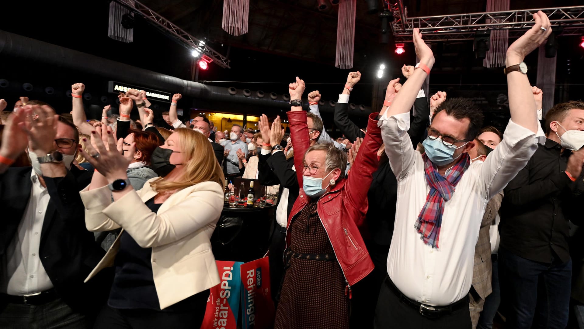 Freude bei der SPD: Die Sozialdemokraten erzielen im Saarland die absolute Mehrheit.