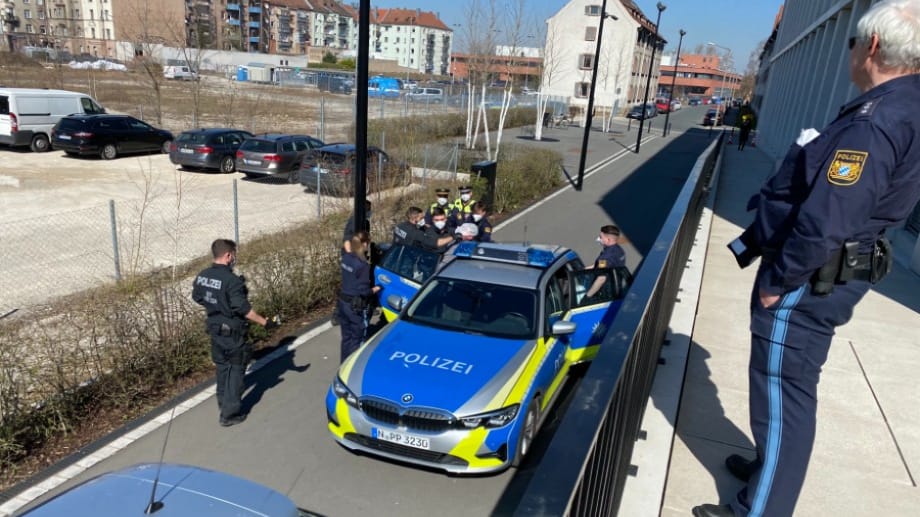 Zeuge in Polizeigewahrsam: Moritz L. (Name geändert) war angetrunken zum Prozess gekommen und hatte sich danach völlig daneben benommen. Der Haider hat es nun mit anderen Haidern zu tun.