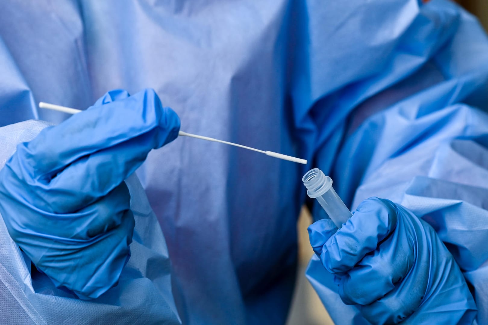 Coronavirus-Test: Seit Sonntag sinkt der Inzidenzwert in Deutschland wieder.