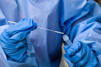 Coronavirus-Test: Seit Sonntag sinkt der Inzidenzwert in Deutschland wieder.