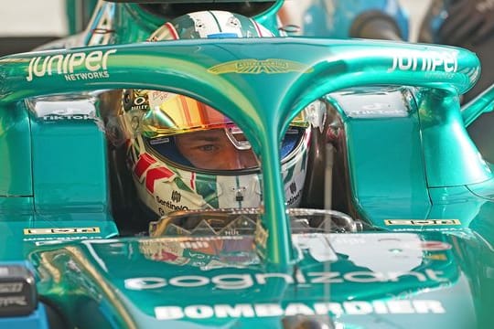 Nico Hülkenberg im Cockpit des Aston-Martin-Boliden.