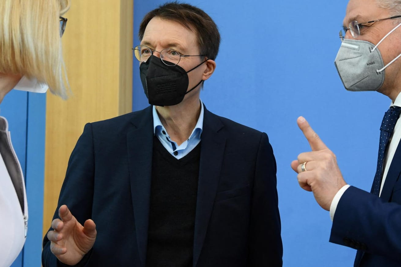 Karl Lauterbach und Lothar Wieler: Die Gesundheitsminister von Bund und Ländern wollen am Montag über die Hotspot-Regel für schärfere Corona-Maßnahmen beraten.