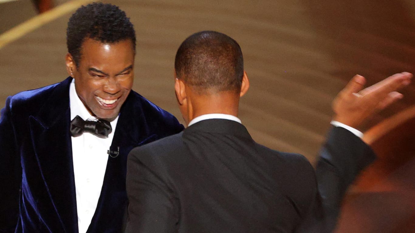 Der Skandalmoment der Oscars 2022: Will Smith schlägt Chris Rock vor einem Millionenpublikum ins Gesicht.