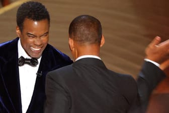 Der Skandalmoment der Oscars 2022: Will Smith schlägt Chris Rock vor einem Millionenpublikum ins Gesicht.