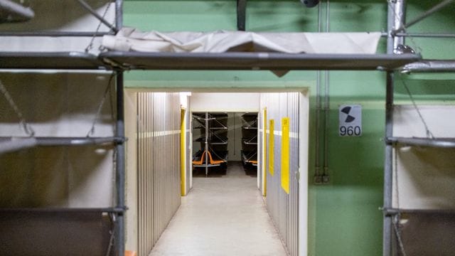 Der Aufenthalts- und Schlafraum im ABC-Bunker unter dem Hauptbahnhof in Nürnberg (Archivbild): In Bayern gibt es derzeit 150 Schutzräume.